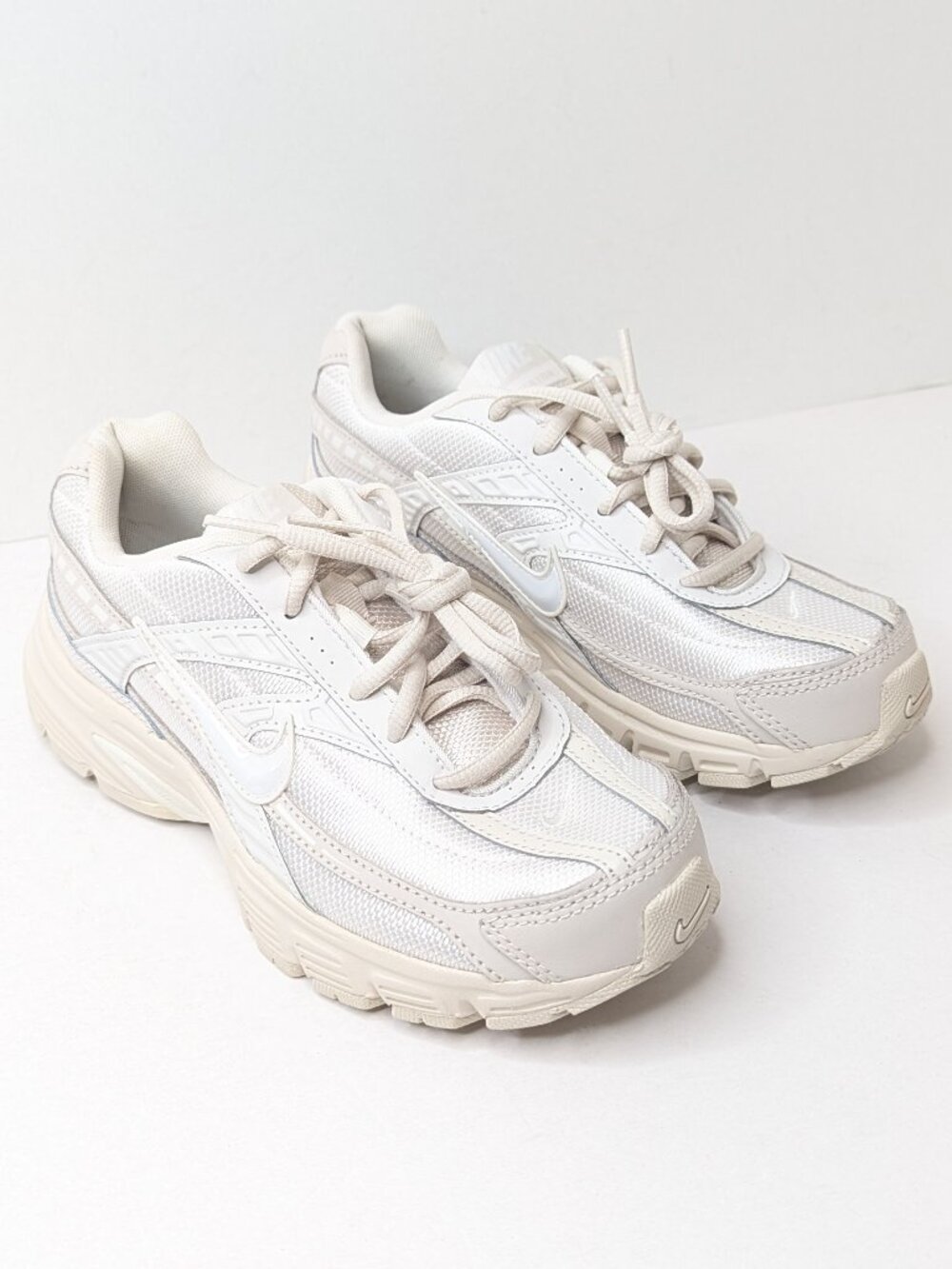 Nike Initiator Athletic Sneakers Cream Ivory Womens 7